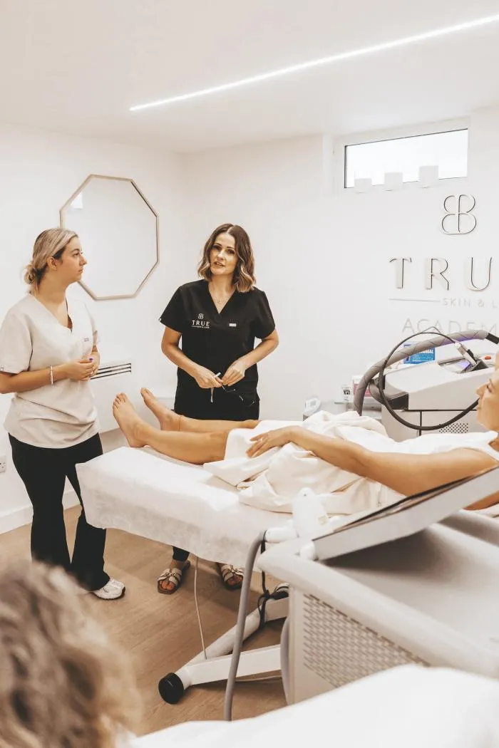 Sarah briefing a student in the laser treatment room
